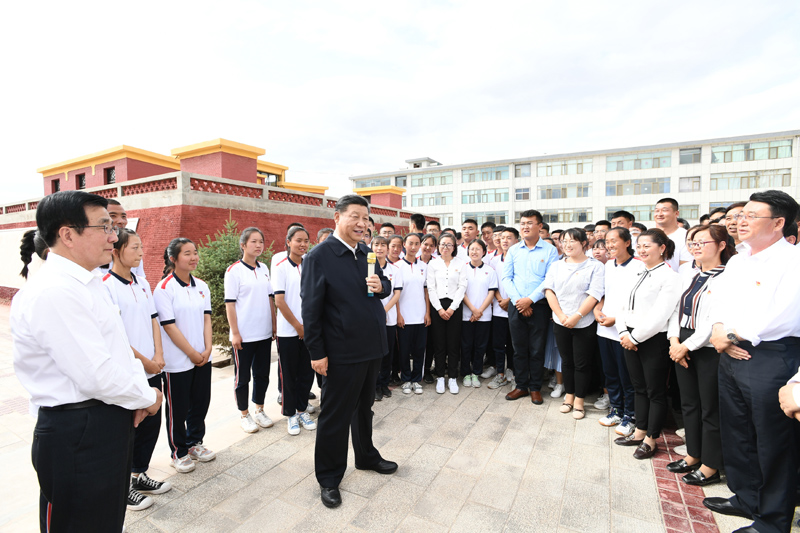 8月19日至22日，中共中央總書記、國家主席、中央軍委主席習近平在甘肅考察。這是20日下午，習近平在張掖市山丹培黎學校同師生親切交流。