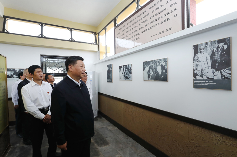 8月19日至22日，中共中央總書記、國家主席、中央軍委主席習近平在甘肅考察。這是20日下午，習近平在張掖市山丹培黎學校參觀學校創(chuàng)辦人路易·艾黎故居。