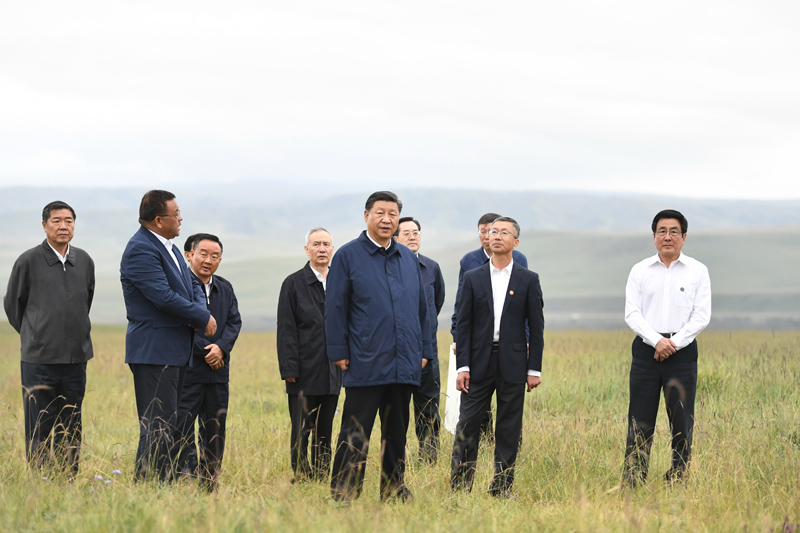 8月19日至22日，中共中央總書記、國家主席、中央軍委主席習近平在甘肅考察。這是20日下午，習近平在中農(nóng)發(fā)山丹馬場有限責任公司一場考察，實地了解祁連山生態(tài)環(huán)境恢復和保護情況。